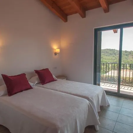 Sleeps 8 With Pool Air Con And Wifi