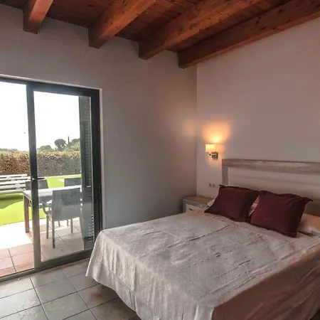 Sleeps 8 With Pool Air Con And Wifi