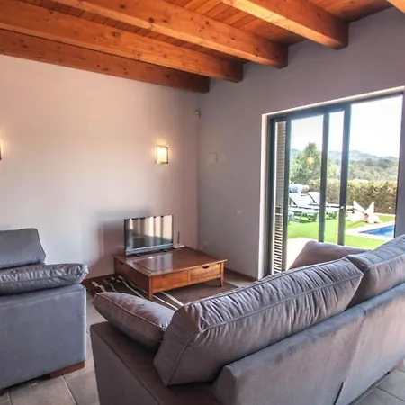 Villa Sleeps 8 With Pool Air Con And Wifi
