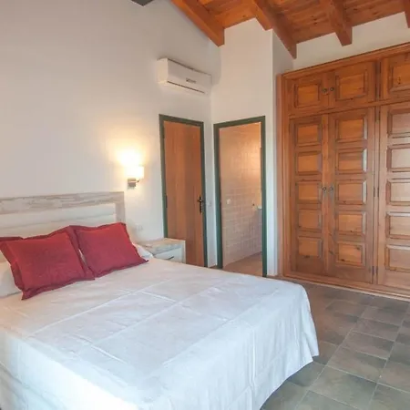 Sleeps 8 With Pool Air Con And Wifi Villa